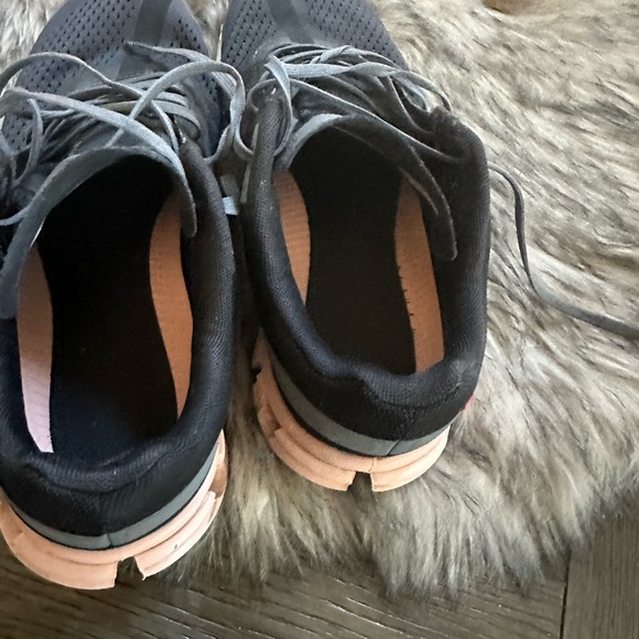 On cloud gently used inside the house on the treadmil - Picture 7 of 8